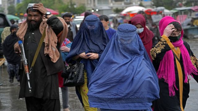 Taliban'dan kadınlara yeni yasak!