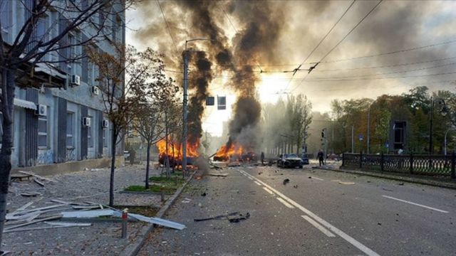 Kiev kabusa uyandı! Sivilllere uyarı
